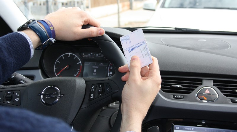 Clave para Aprobar el Carnet de Conducir a la Primera: Formarse con Profesionales para un Éxito Asegurado Clave para Aprobar el Carnet de Conducir a la Primera: Formarse con Profesionales para un Éxito Asegurado
