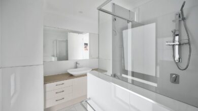 Cómo los Platos de Ducha Contribuyen al Ahorro de Agua en Viviendas Sostenibles: La Solución Ecológica del Futuro